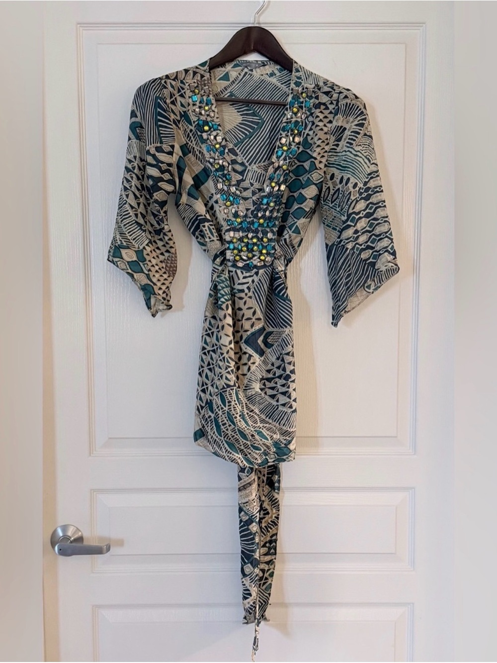 per una Silk Beaded Geo Print V-Neck Blouse in Teal and Cream